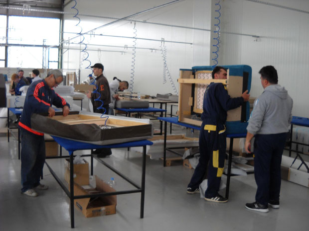 Склапају намештај и извозе у Мађарску